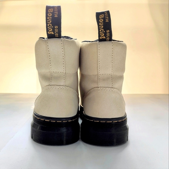NEW Dr.Martens Cream Suede Utility Boots Women's 6 - Picture 2 of 9
